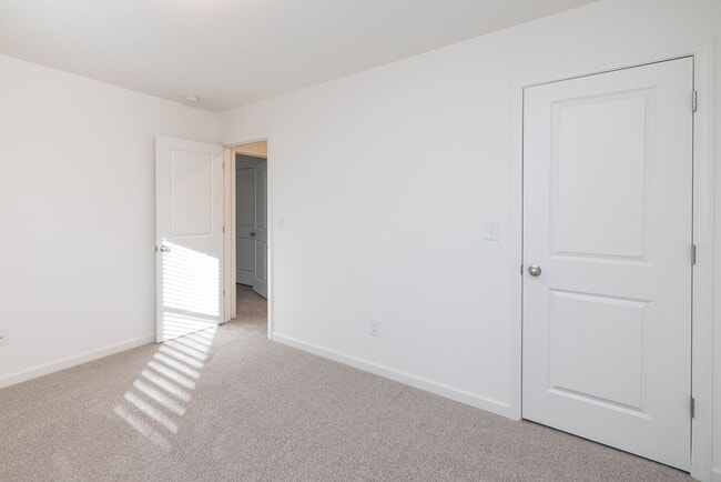 Building Photo - 3BD Townhome Convenient to Hwy 74/ Minutes to Bypass - MOVE IN READY