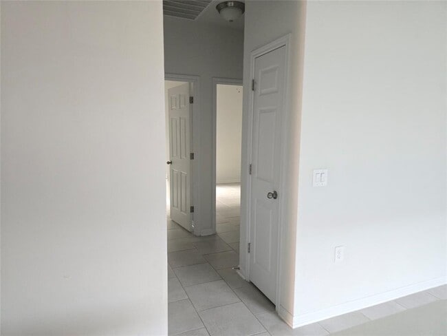 Building Photo - 520 Falkland Trace