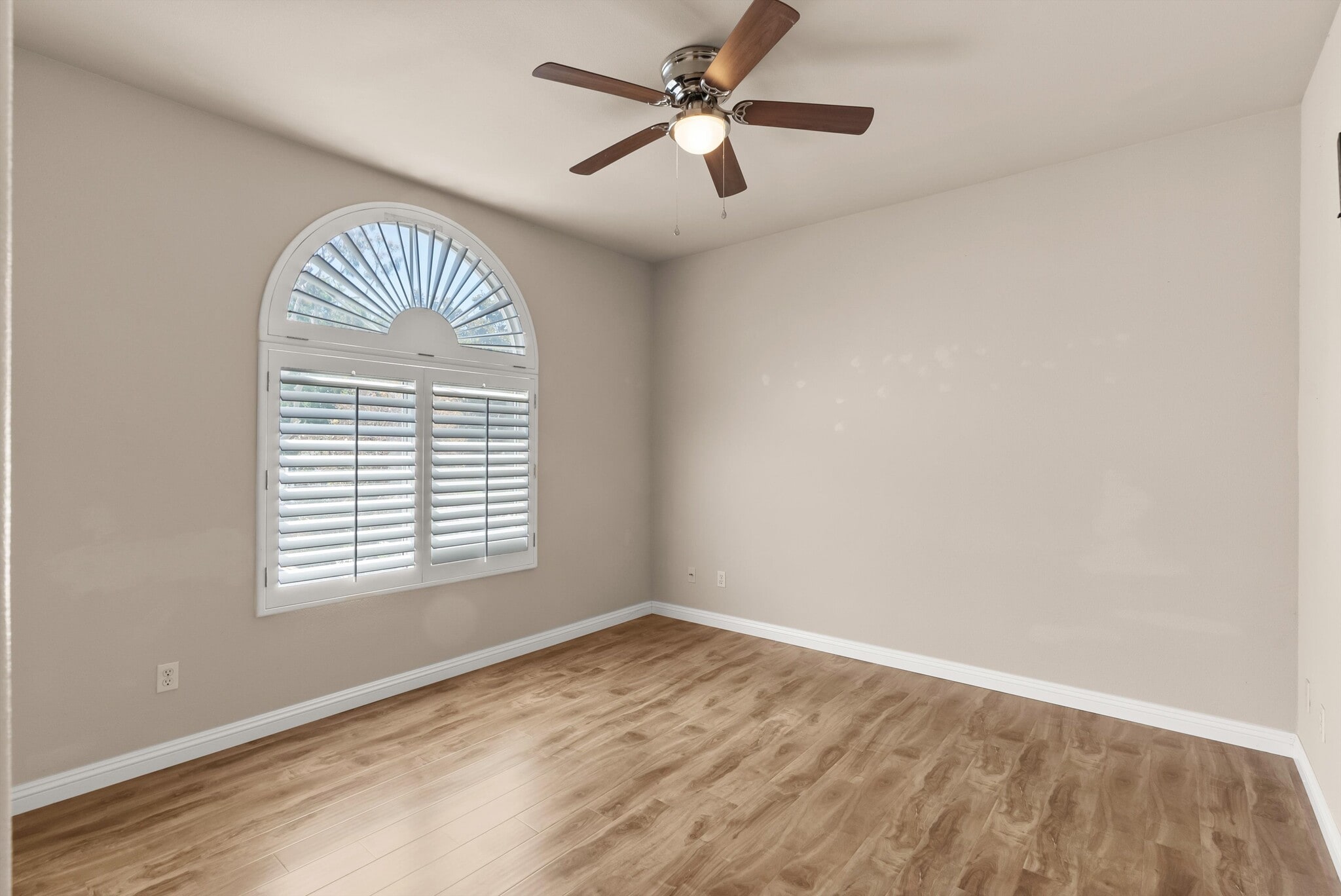 Building Photo - 15804 Crest Ln