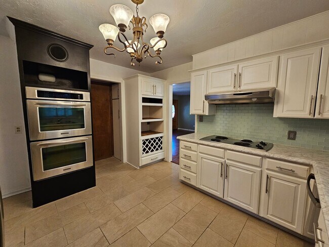 Building Photo - (3) Bed/(2) Bath in Core Norman! Pet Negotiable!