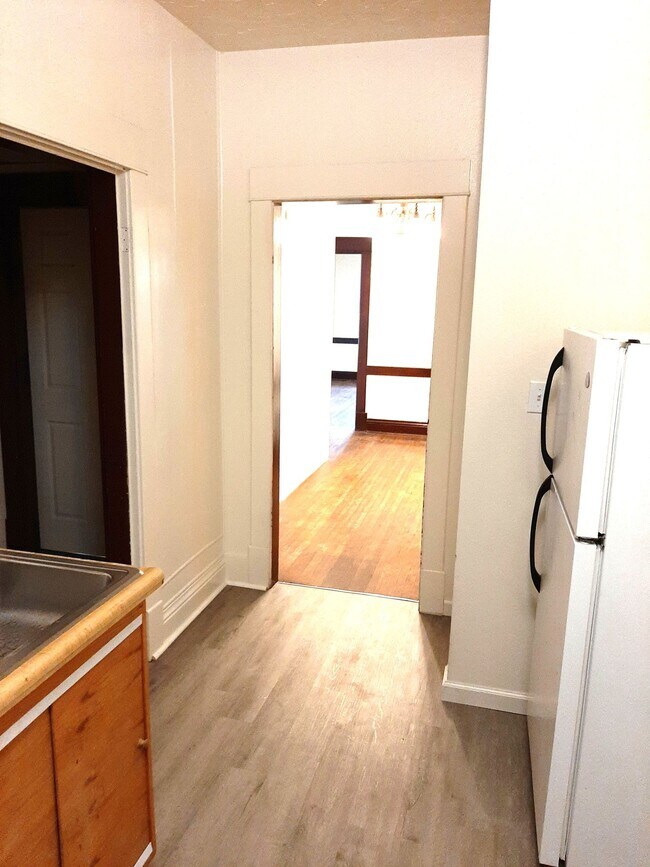 Building Photo - (1614 8th Ave)