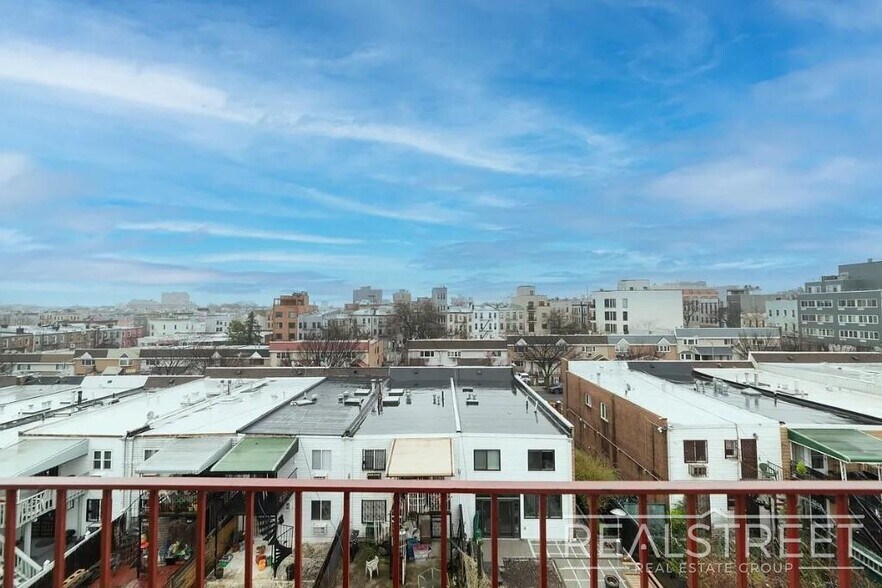 Building Photo - Modern 2-Bedroom Apartment with Private Balcony in Prime Bushwick
