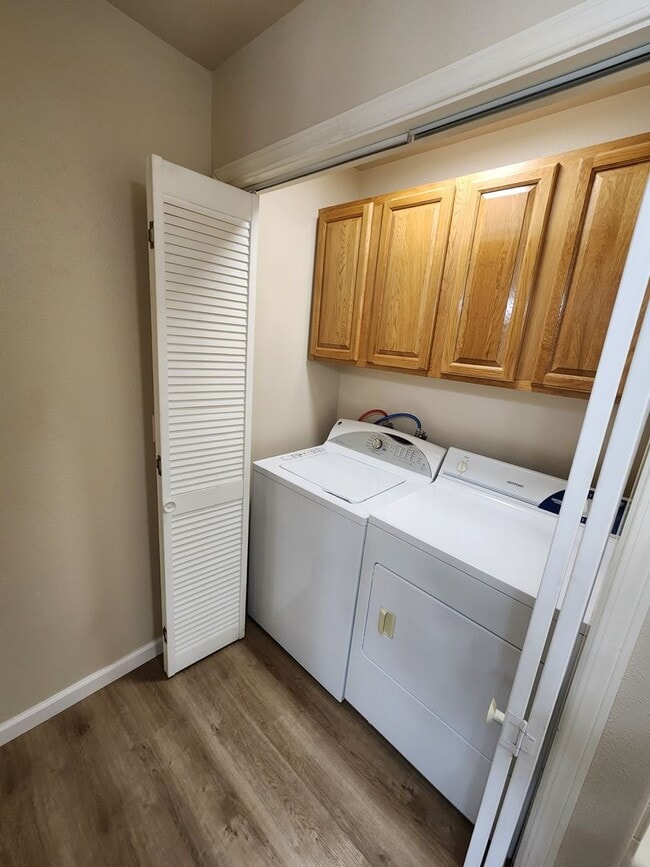 Building Photo - Downstairs 1 bedroom apartment with small patio and additional storage