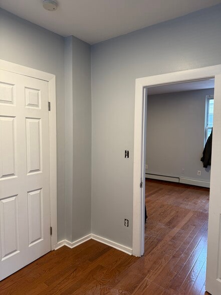 Building Photo - 75 Putnam St