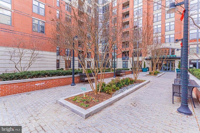 Building Photo - 1021 N Garfield St