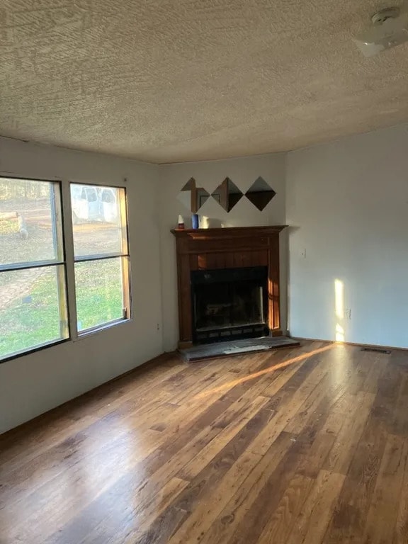 Building Photo - 3 Bedroom 2 Bathroom