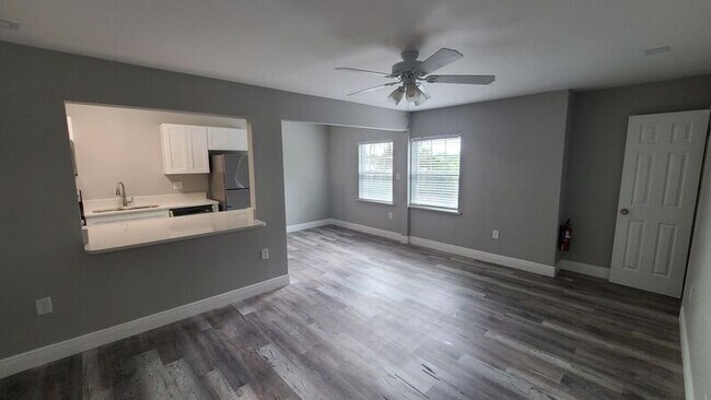 Building Photo - Lake Tyler Manor