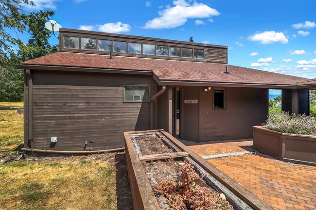 Building Photo - 2466 E Matsen Ln