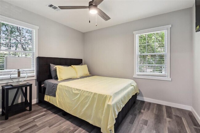 Building Photo - 1561 Pontiac Pl SE