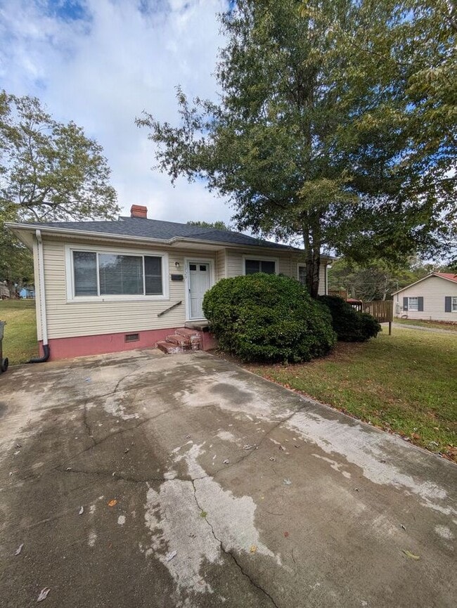 Building Photo - 2BD/2BA House in Hickory