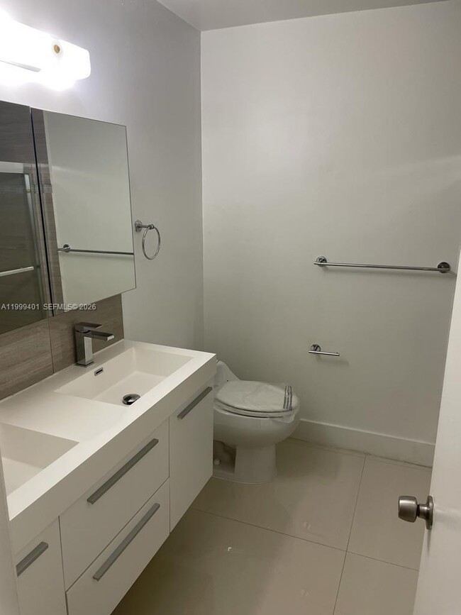 Building Photo - 454 Lakeview Dr