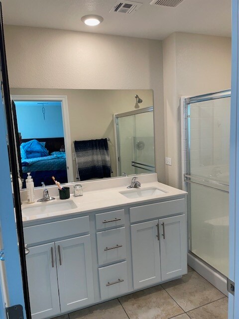 Primary bathroom - 365 Rosefinch St