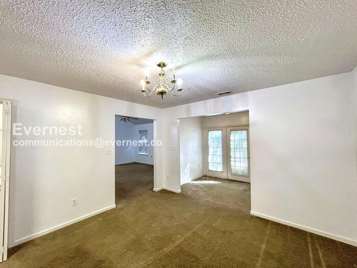 Building Photo - 2703 Westgate Cir