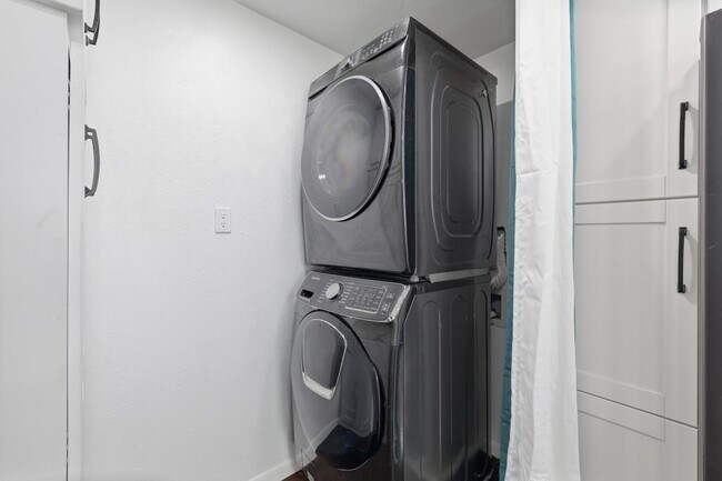 Building Photo - 106 N 9th St