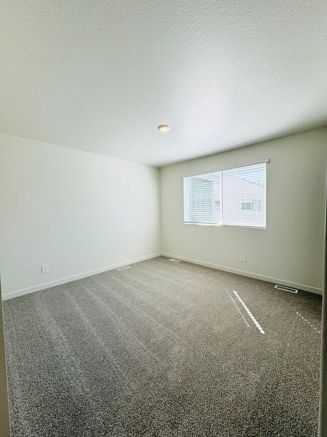 Building Photo - Gorgeous 2024 Townhouse 2 bed/ 2.5 bath  Near Johnstown YMCA