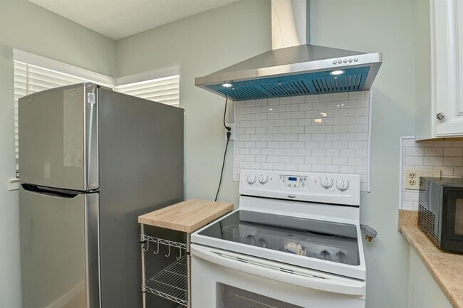 Building Photo - 4738 Merwin St