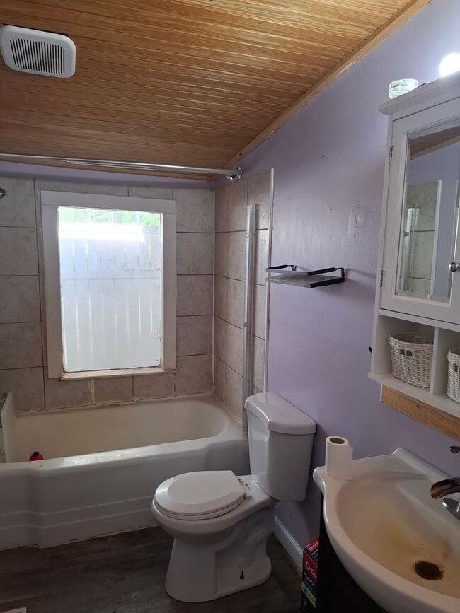 Building Photo - Unbelievable Updated Farmhouse in Lanexa!