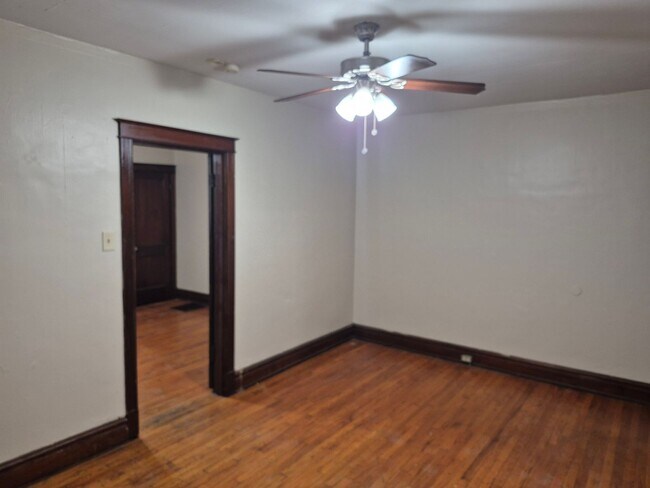 Building Photo - 5109-09a South Broadway