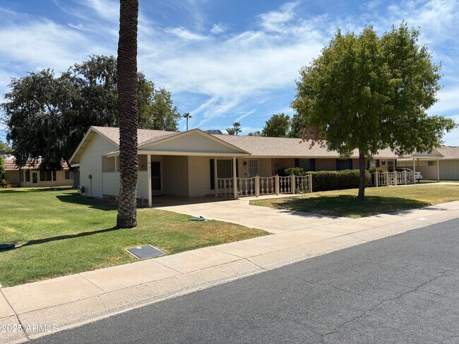 Building Photo - 10120 W Kingswood Cir
