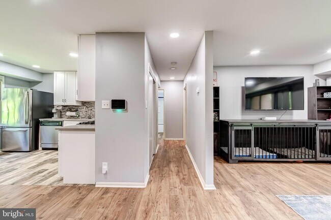 Building Photo - 6012 Westchester Park Dr