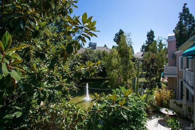 Building Photo - 3 Bedroom Condo For Lease in a gated commu...