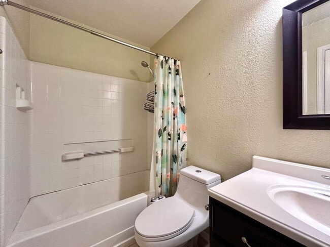 Building Photo - 3 Bed | 2 Bath – Cozy One-Level Home with ...