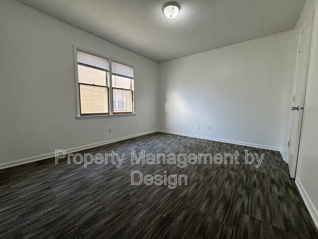 Building Photo - 1039 5th St