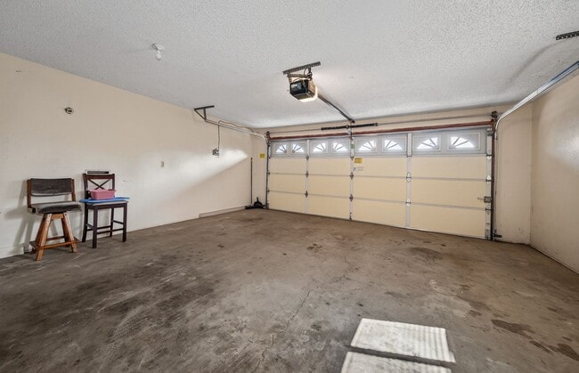 Building Photo - Spacious Updated Single Story - Walk to LLUMC