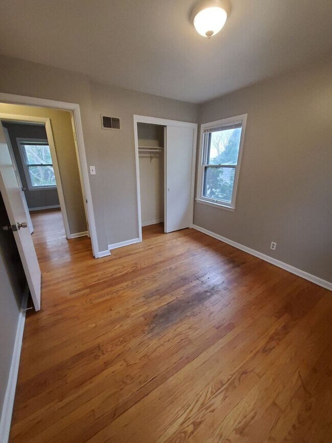 Building Photo - 4953-4955-4955 N 90th St