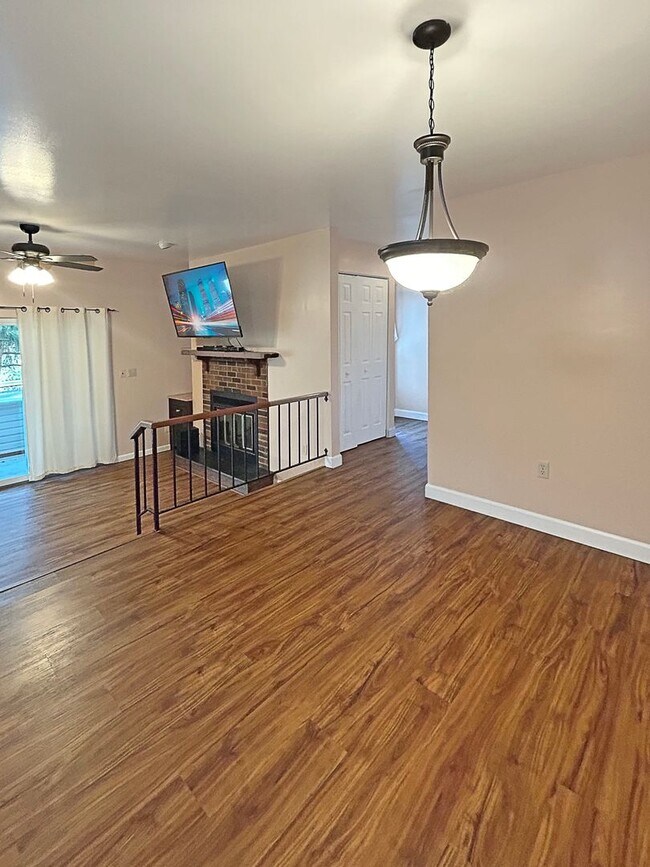 Building Photo - two bedroom two bath condo in Robinson Tow...