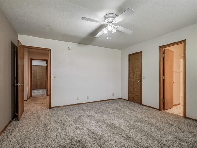 Building Photo - 304 Eccell Ct