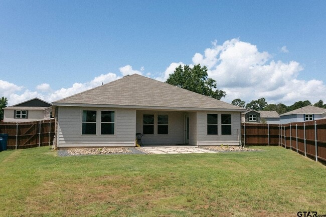 Building Photo - 203 Parker Oaks Dr