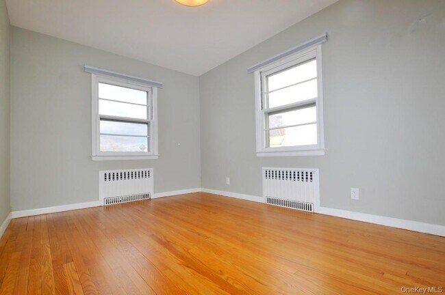 Building Photo - 34 Chestnut St