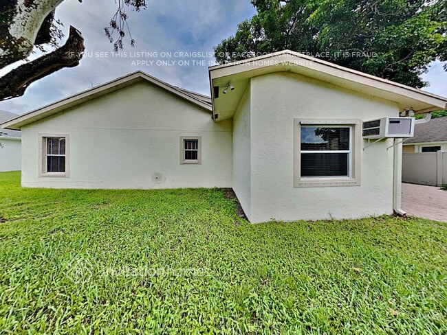 Building Photo - 13036 Meadowbreeze Dr