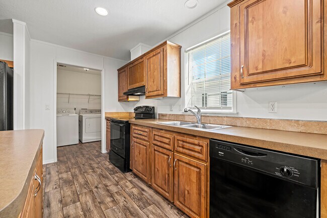 Building Photo - 10503 Marina Way