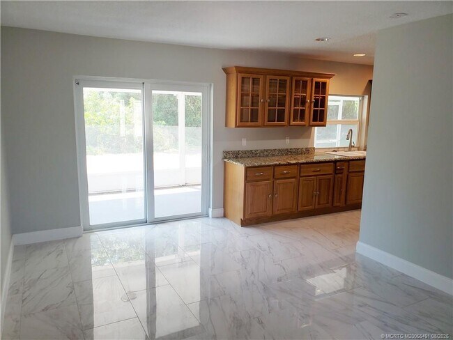 Building Photo - 1257 NE Sago Dr
