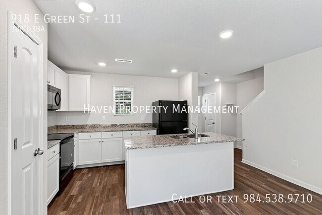 Building Photo - 918 E Green St