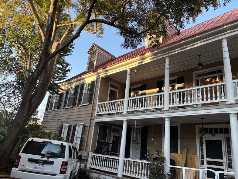 Building Photo - 44 Vanderhorst St