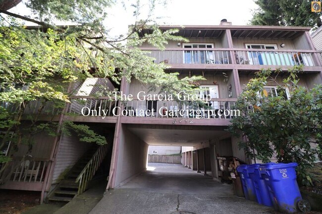 Primary Photo - 3712 S Kelly Ave
