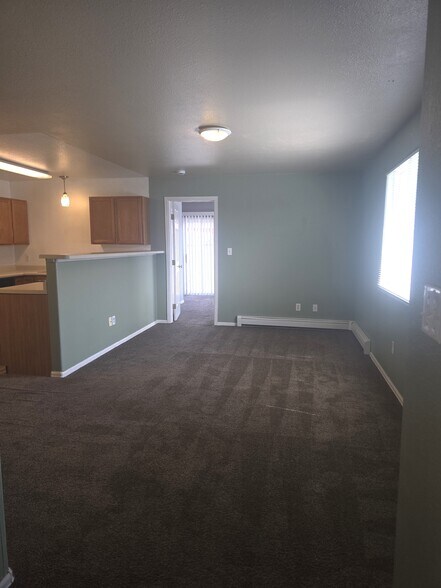 Building Photo - 395 Sunnyside Ct