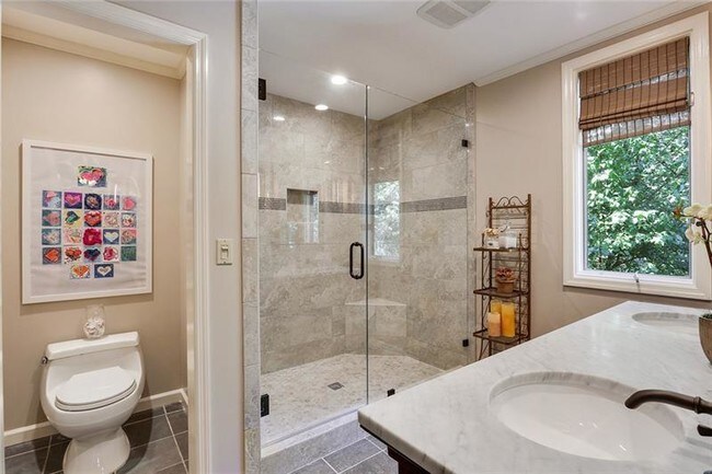 Building Photo - 586 Starlight Dr NE