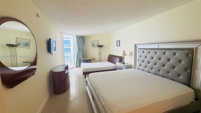 Building Photo - 17375 Collins Ave