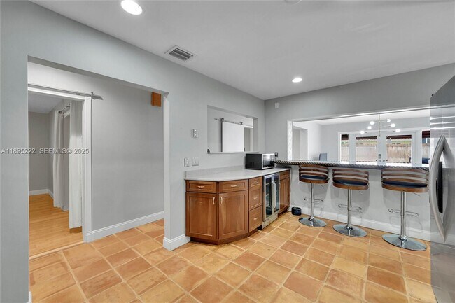 Building Photo - 1518 N Yale Dr