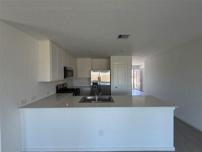 Building Photo - 16718 Old Wagon Wy