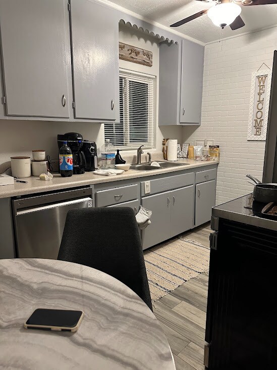 Building Photo - 3115 Adrian Ave