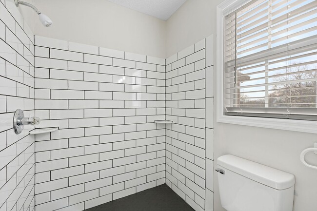 Building Photo - Beautiful 3 BR, 3BA Home-District 1 Schools, Walking Distance to Downtown Inman