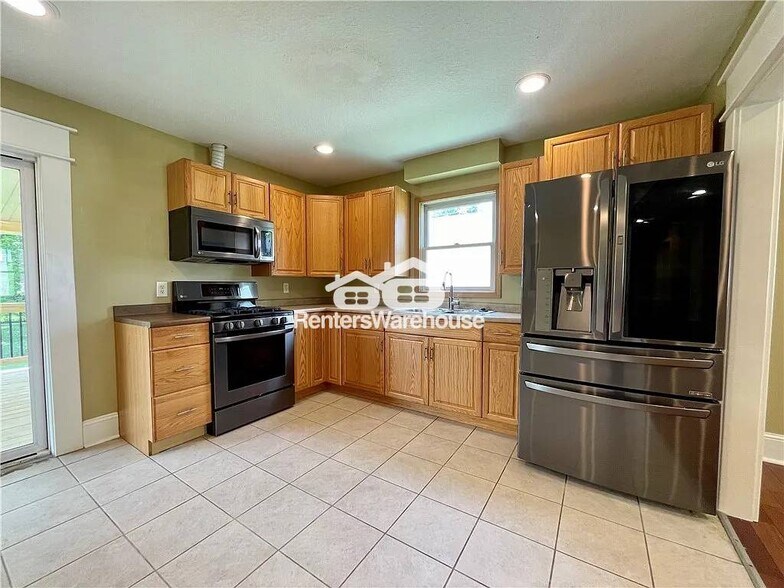 Building Photo - 5810 Francis Ave