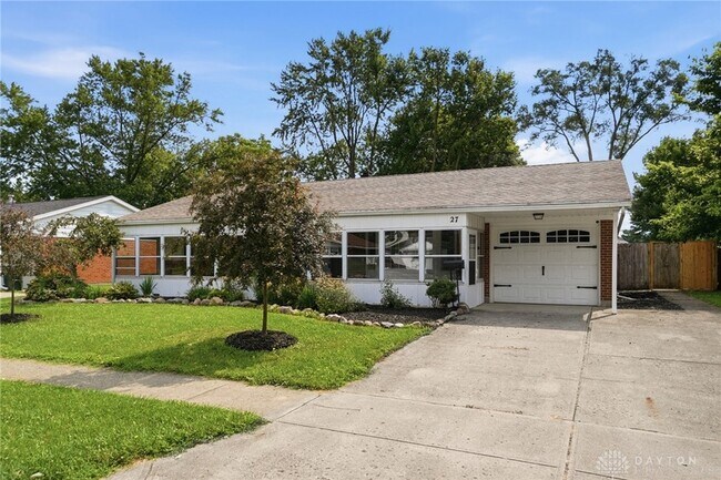 Building Photo - 27 Laurelgrove Dr