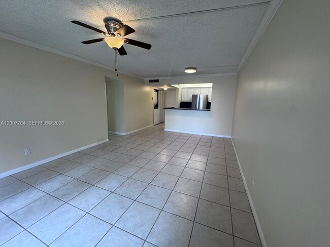 Building Photo - 605 S State Rd 7