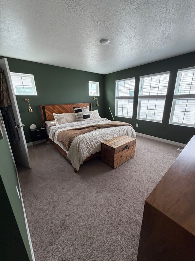 Building Photo - 3 bedroom, 2 bathroom South Jordan Home